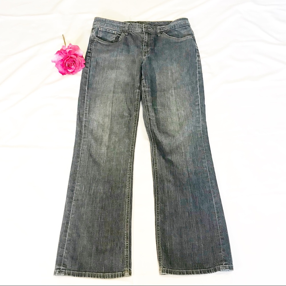 Tommy Hilfiger medium wash boyfriend jeans